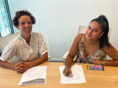 Tekenen contract Roshnie sept 2023