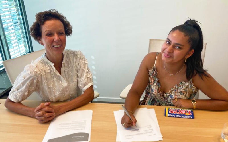 Tekenen contract Roshnie sept 2023